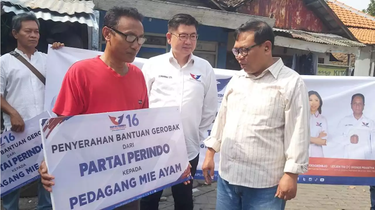 Bagikan Gerobak, Wujud Kepedulian Perindo pada Rakyat Kecil