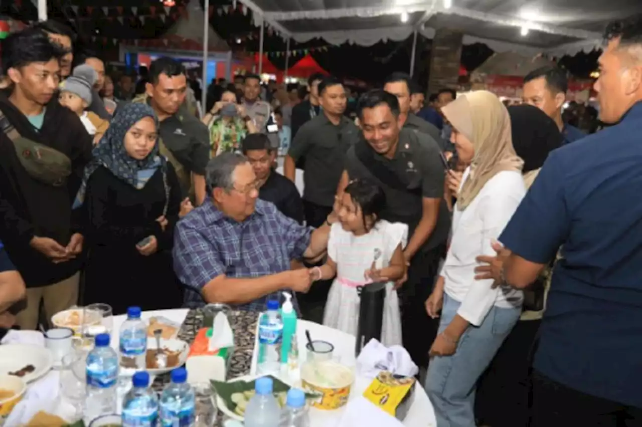 SBY-AHY Ikuti Festival Kuliner di Solo, Hibur Warga dengan Nyanyikan Lagu