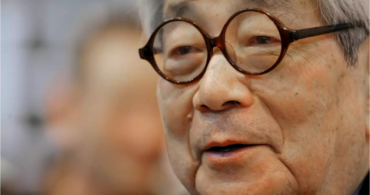 El escritor Kenzaburo Oe, Premio Nobel de Literatura en 1994, muere a los 88 años