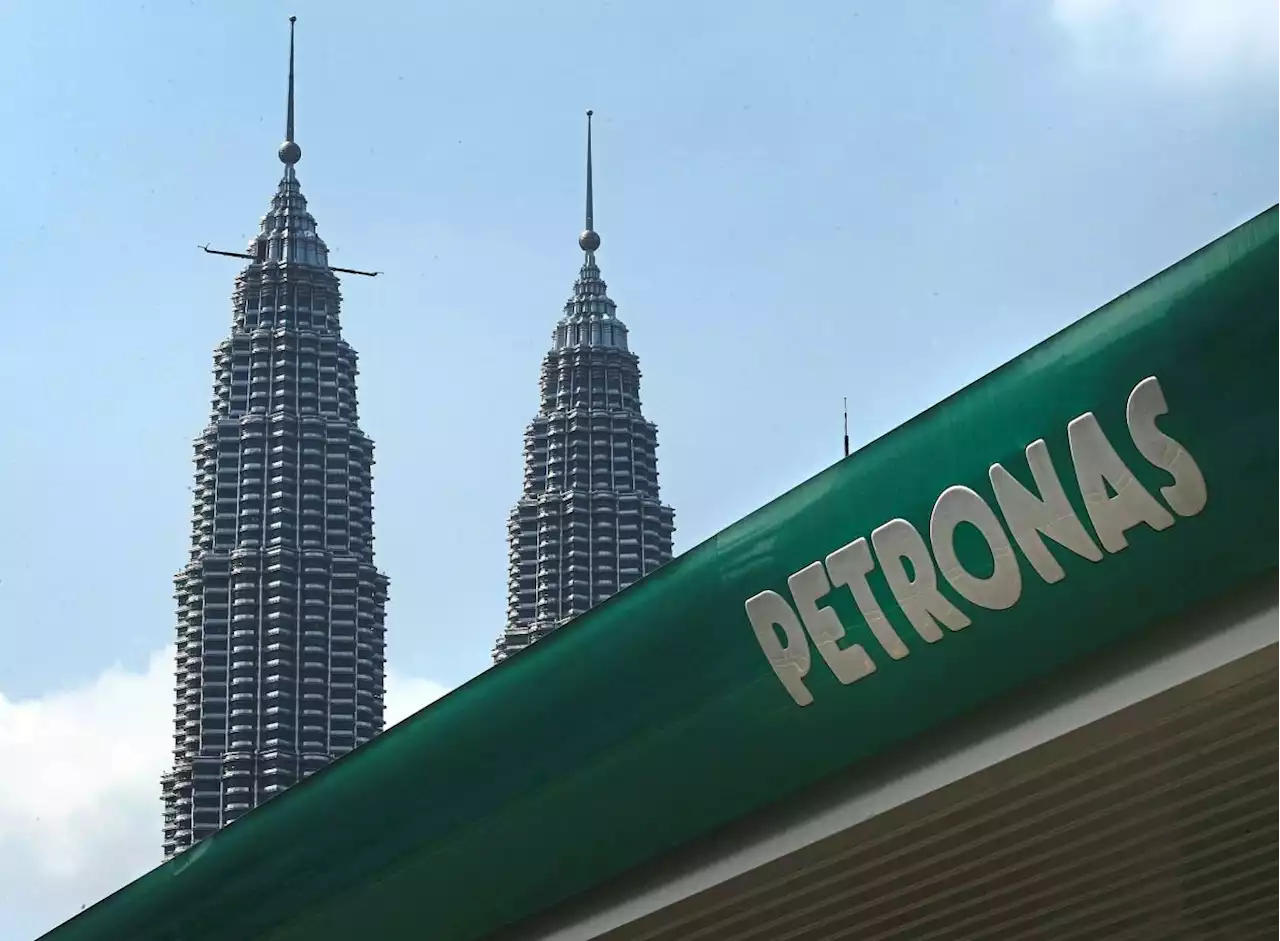 PETRONAS pays RM50bil dividend on record-breaking profits