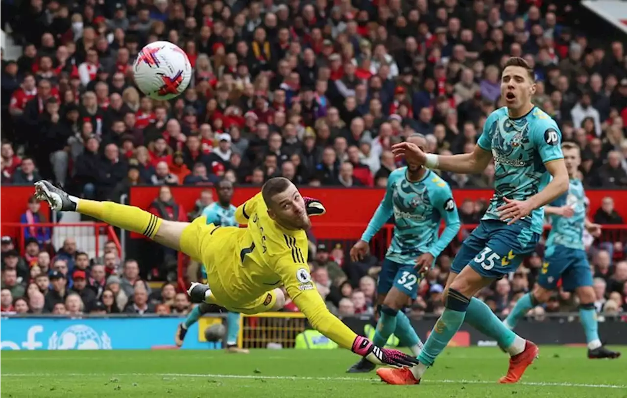 Soccer-Ten-man Manchester Utd held by Southampton after Casemiro sent off