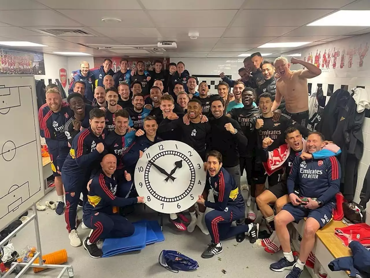 Arsenal celebrate Fulham win with giant clock as Zinchenko's physique surprises fans