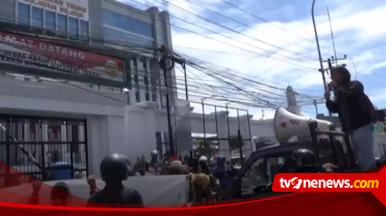 Protes Bongkar Muat Nikel di terminal Malili Luwu Timur, Warga Demo Kejaksaan