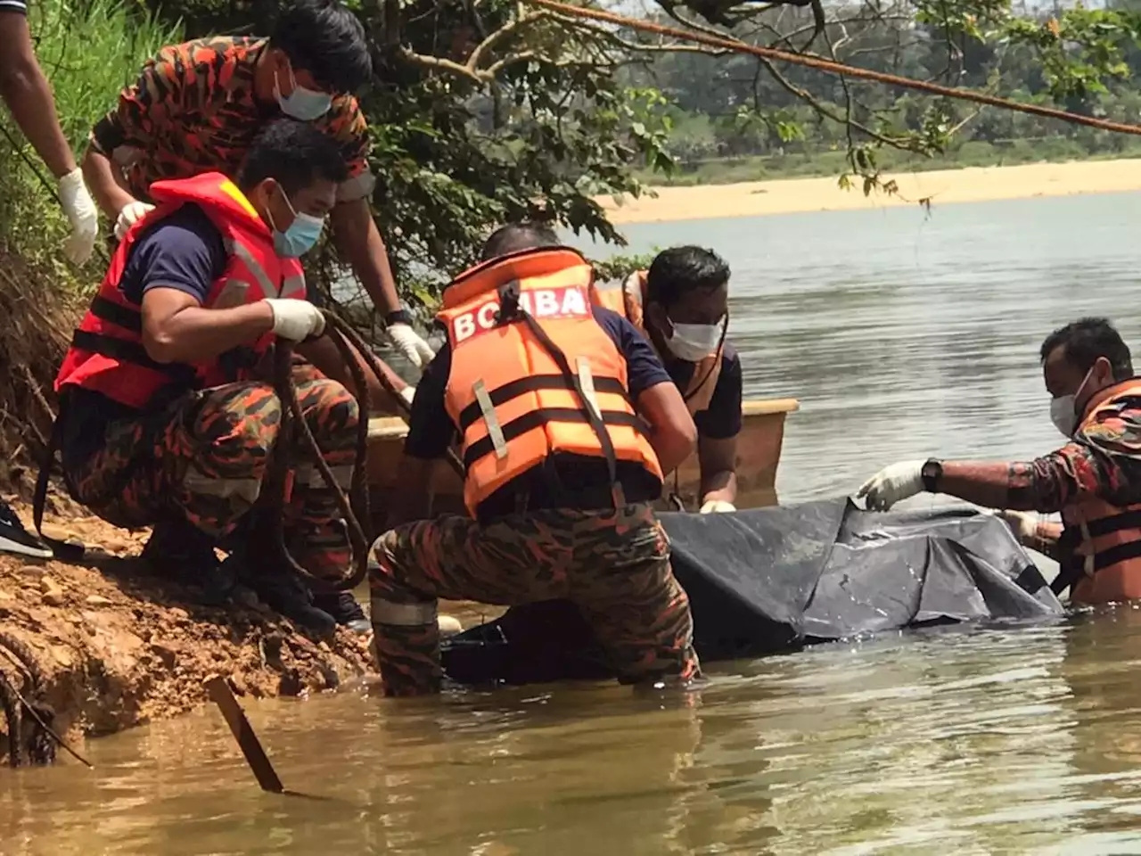 Mayat lelaki reput ditemukan terapung