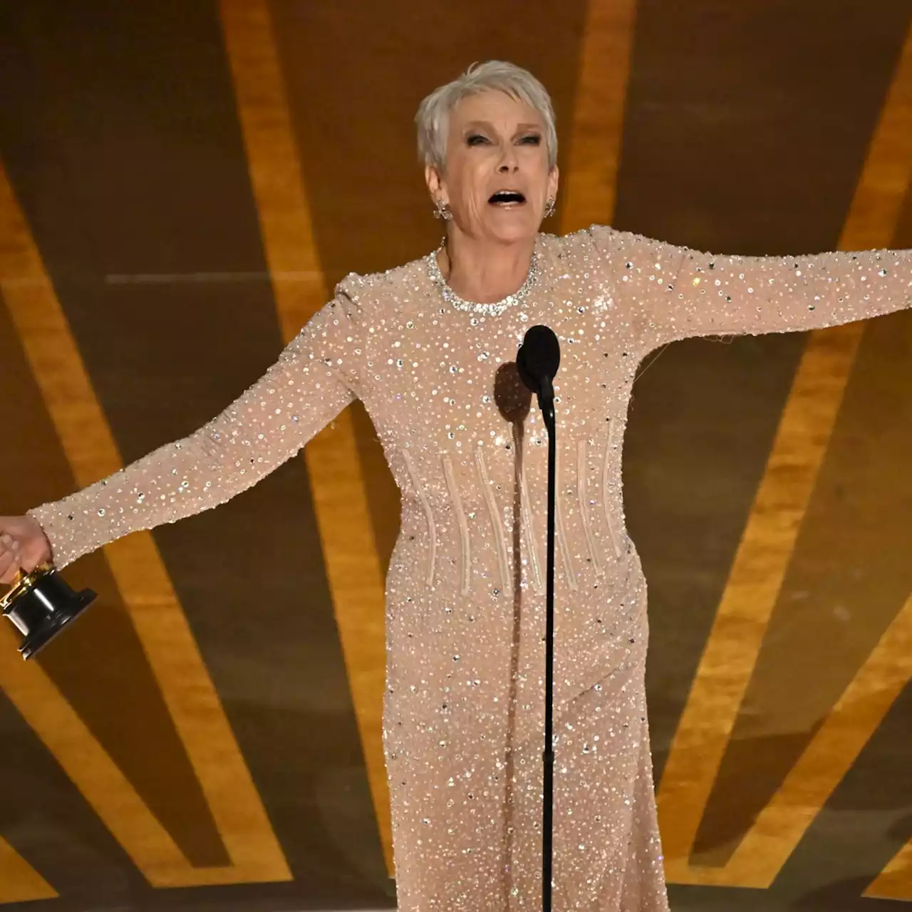 Her Biggest Win! Jamie Lee Curtis Earns 1st Oscar for 'EEAAO'