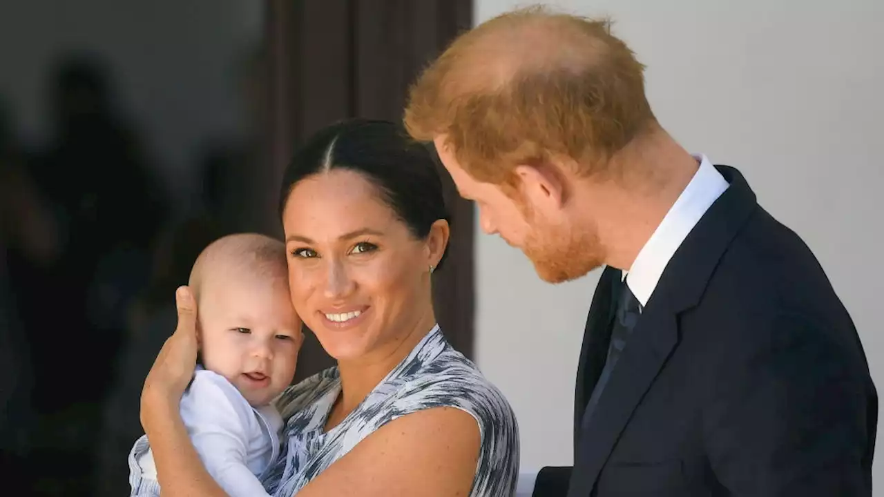 Archie e Lilibet, i figli di Harry e Meghan, non sono stati invitati all'incoronazione del nonno