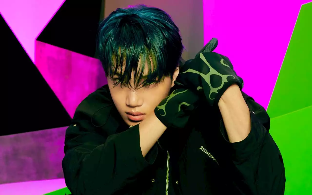 Kai EXO Bak Pakai Hijab di Comeback Solo 'Rover'