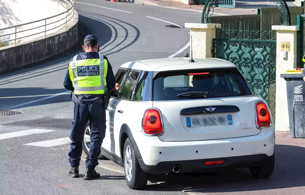 Un chauffard fonce sur des policiers à Cannes et blesse l’un d’eux