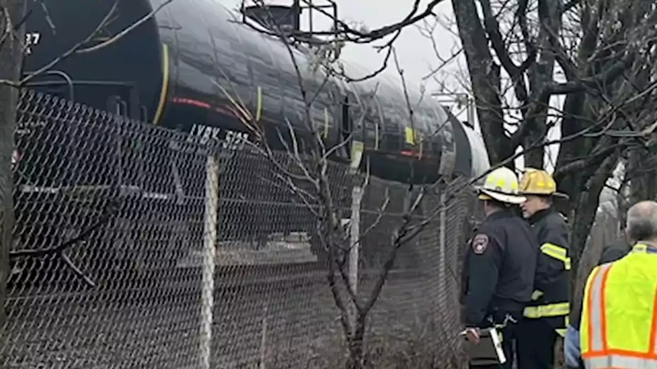 Several freight train cars derail in Bayonne, New Jersey