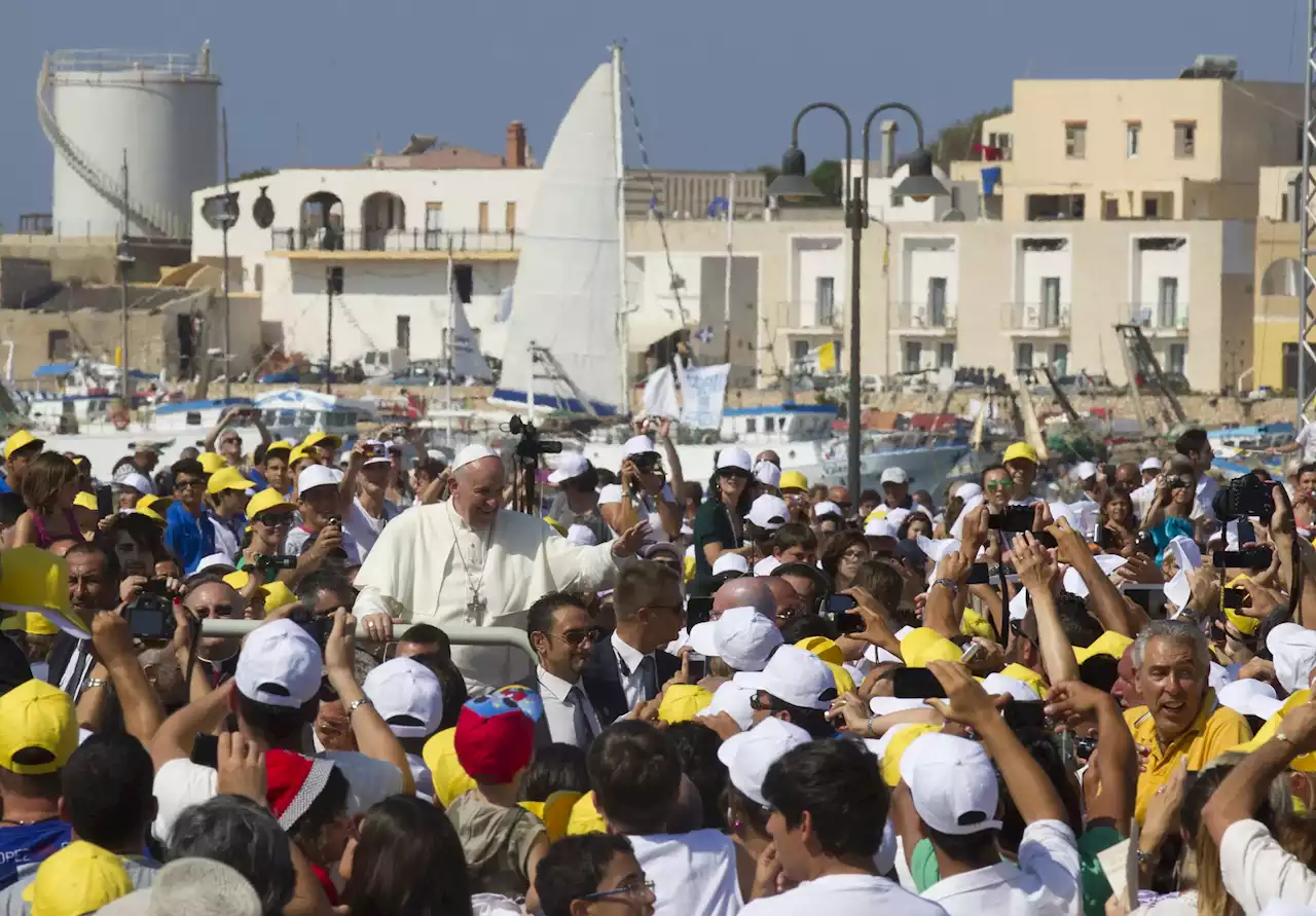 10 iconic moments in Pope Francis' first 10 years as pontiff