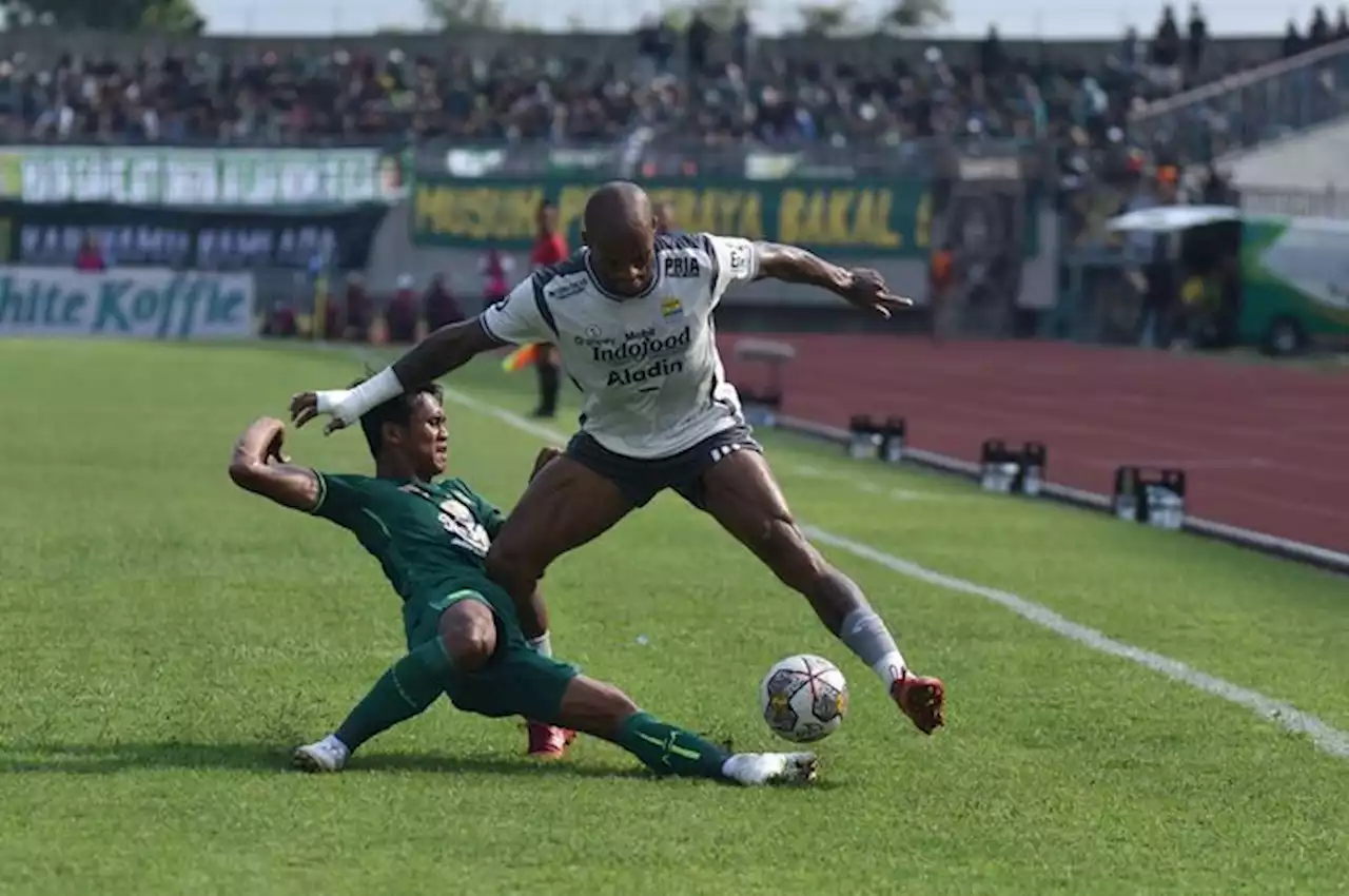 Kata Aji Santoso Setelah Persebaya Surabaya Kembali Kebobolan Lewat Gol Bunuh Diri - Bolasport.com