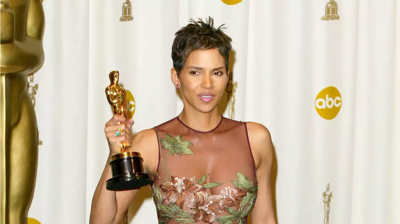 L'histoire derrière le look. Halle Berry : pourquoi la star a marqué l'histoire des Oscars avec cett...