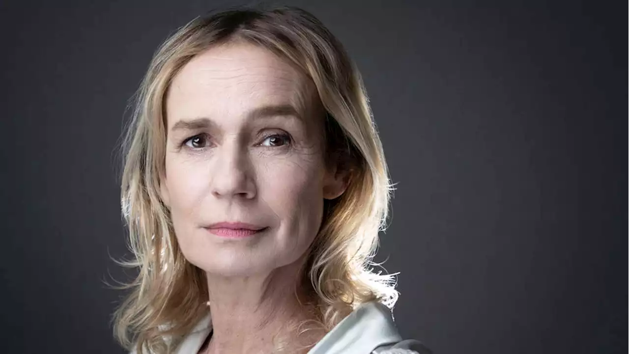 «Il m’a fracassé la mâchoire... Il m’a cassé huit dents» : Sandrine Bonnaire revient sur les violences conjugales qu’elle a subies