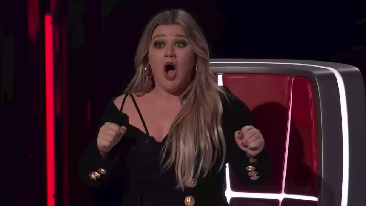 'The Voice' Coaches Are Stunned By Deaf Singer's Blind Audition