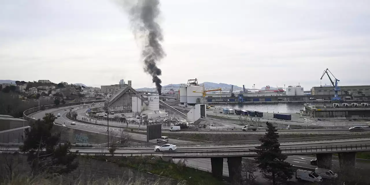 Grève contre la réforme des retraites : le port de Marseille à l'arrêt, les usagers excédés