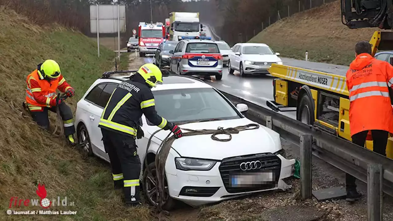 Oö: Auto auf Kremstalstraße bei Pasching von B 139 abgekommen