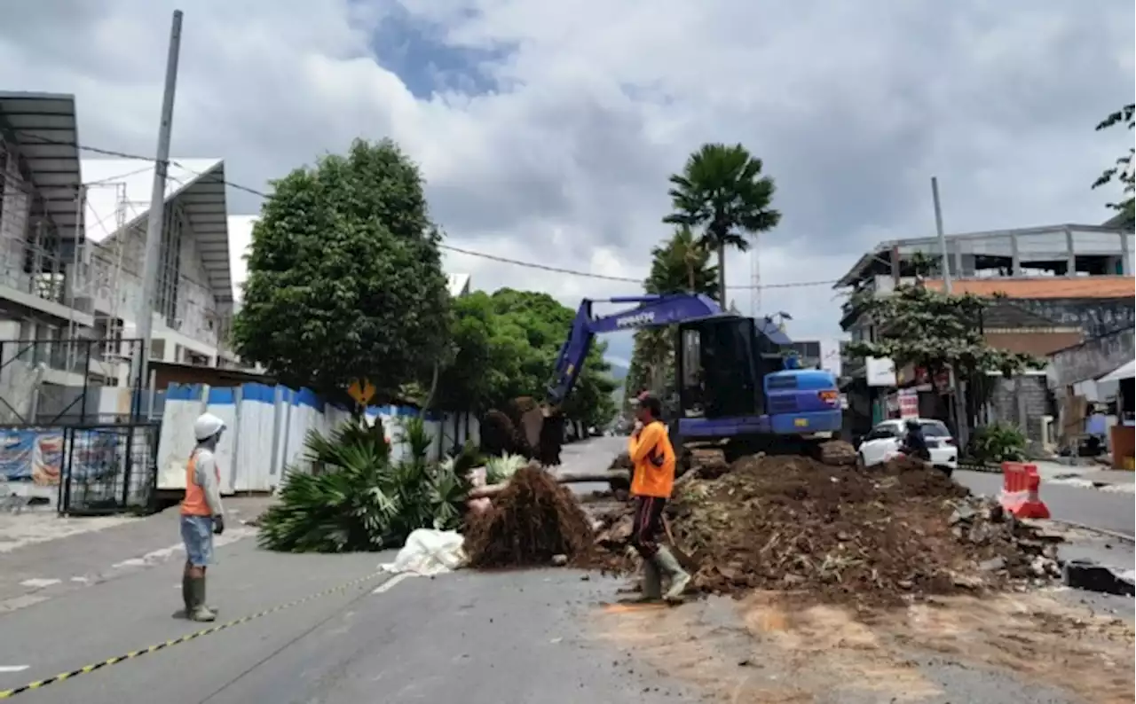 Sambut Pasar Baru, Median Taman Jalan Dewi Sartika Dibongkar