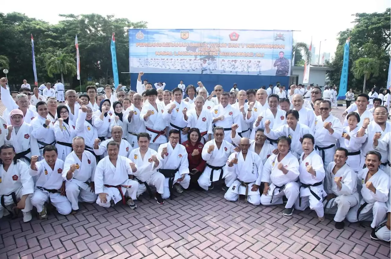 Menjaring Generasi Muda Berprestasi, KSAL Buka Latihan Nasional Sabuk Hitam Karate Gokasi