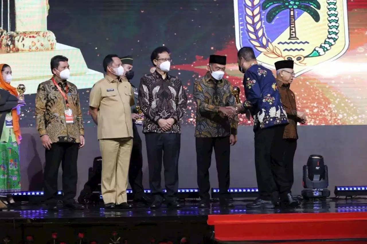 Wapres Beri Penghargaan Kepada 334 Kabupaten yang Mendukung Program JKN-KIS