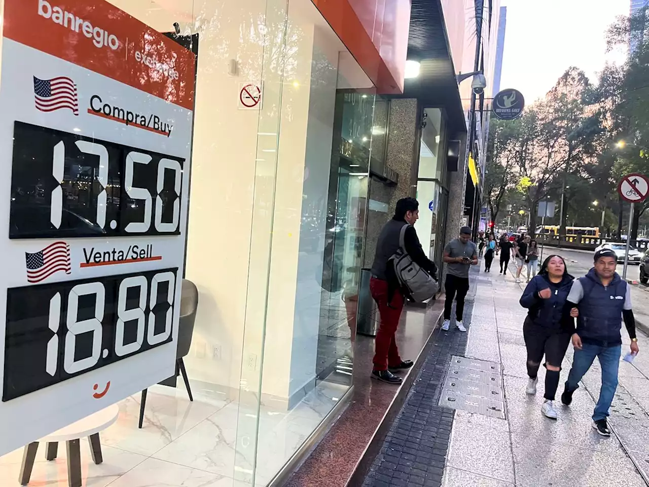 La Jornada: Peso operó en 19 por dólar, afectado por aversión al riesgo