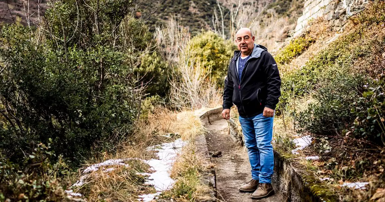 Sécheresse: privé d'eau, le village pyrénéen d'Oreilla se ravitaille en camion-citerne