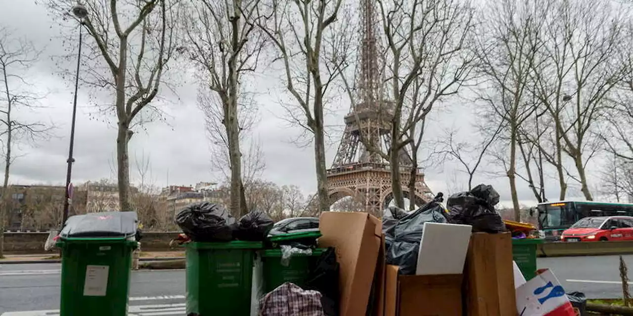 Réforme des retraites : les poubelles s’accumulent dans les rues de Paris