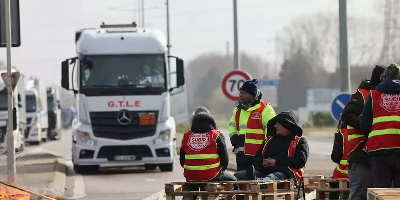 Retraites : le blocage des raffineries se poursuit ce mardi