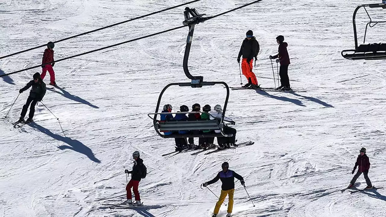 Skier vert, piste rouge