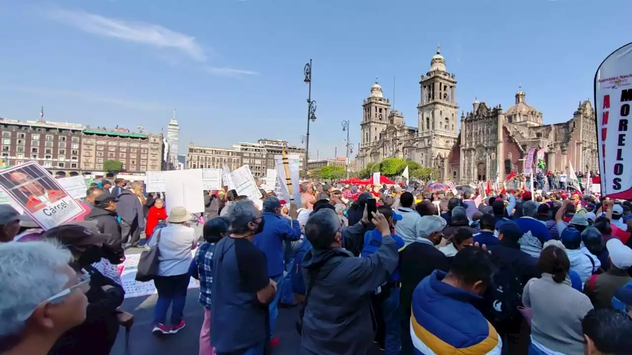 Electricistas del SME realizan marcha para exigir cárcel a Felipe Calderón