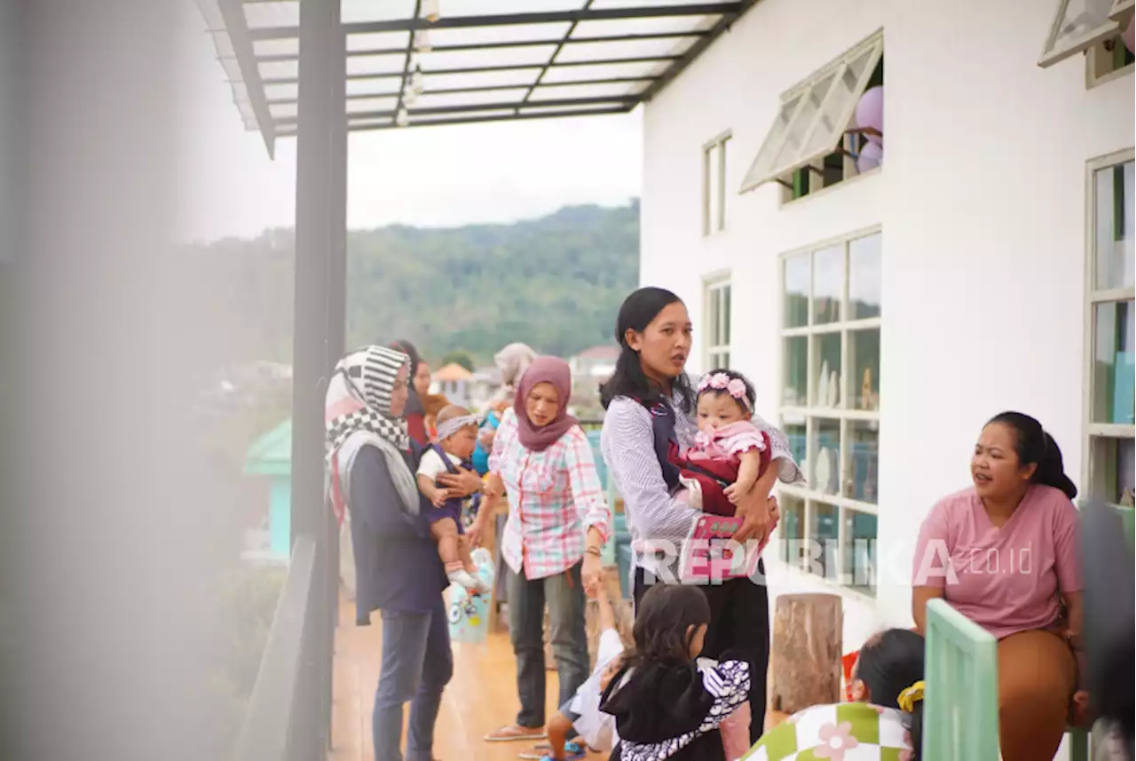 KSAD TNI Berikan Paket Nutrisi untuk Anak Stunting |Republika Online