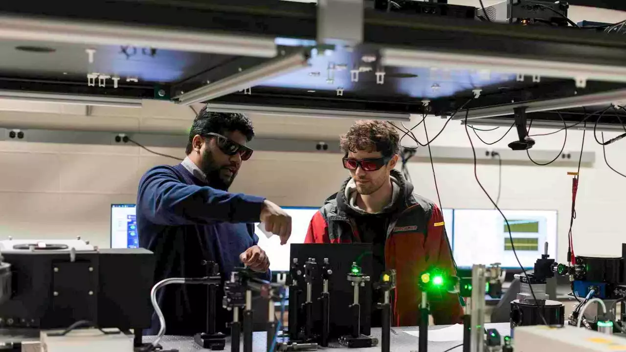 Descubren un material superconductor que podría hacer que los trenes levitantes sean una realidad