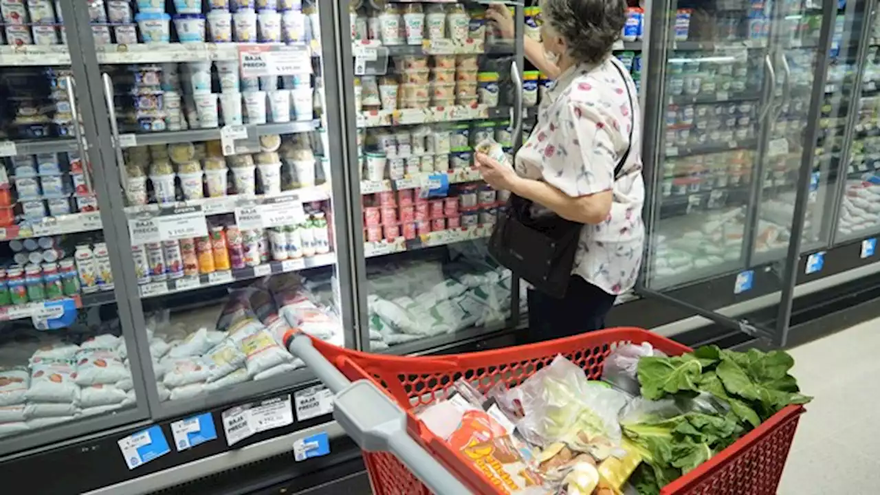 La inflación de febrero fue del 6,6% y acumuló 102,5% en los últimos 12 meses