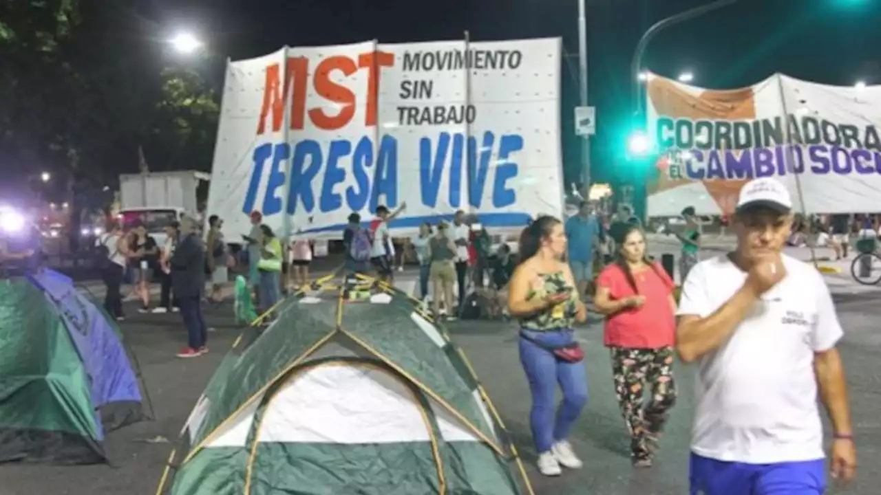 Unidad Piquetera: 'Si aparece la comida, mínimamente discutiríamos levantar el acampe'