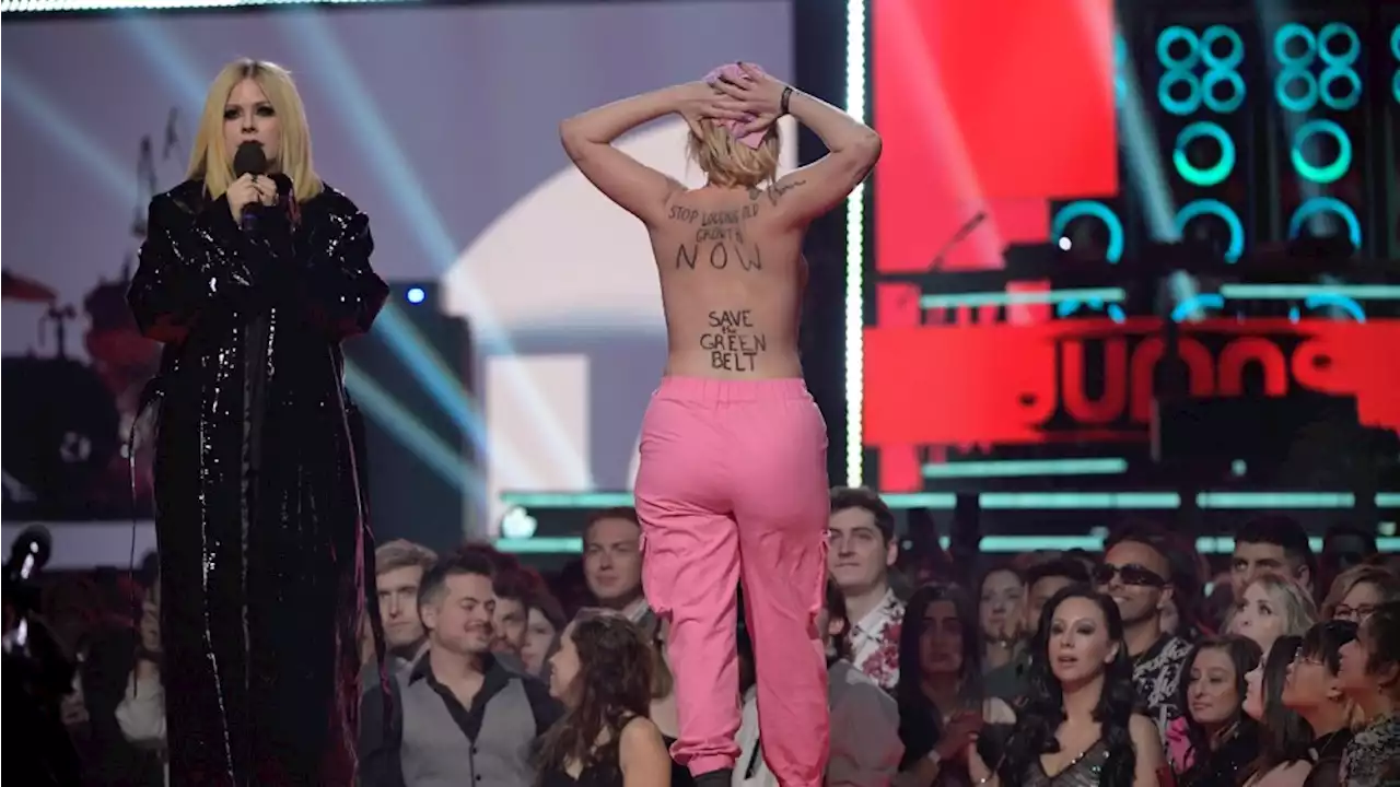 Avril Lavigne Tells Topless Protester to ‘Get the F— Off’ Stage During Juno Awards Speech