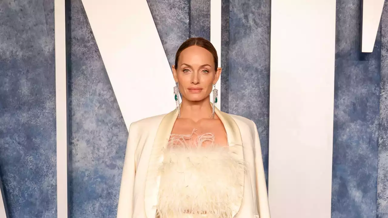 Amber Valletta: Ihr spektakulärer Look der Oscar-Nacht ist von diesem High-Street-Retailer