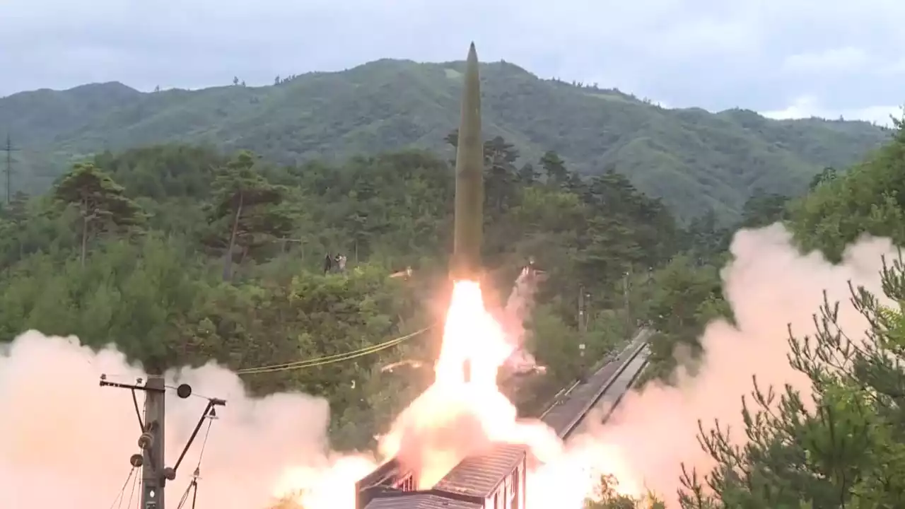 합참 '北, 동해 상으로 단거리 탄도미사일 2발 발사'...연합연습에 연쇄 도발