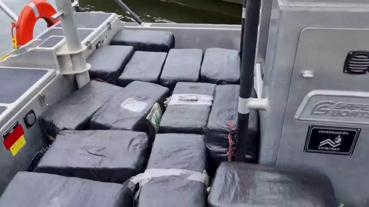 Hallan un misterioso narcosubmarino abandonado con dos cadáveres y tres toneladas de cocaína en Colombia