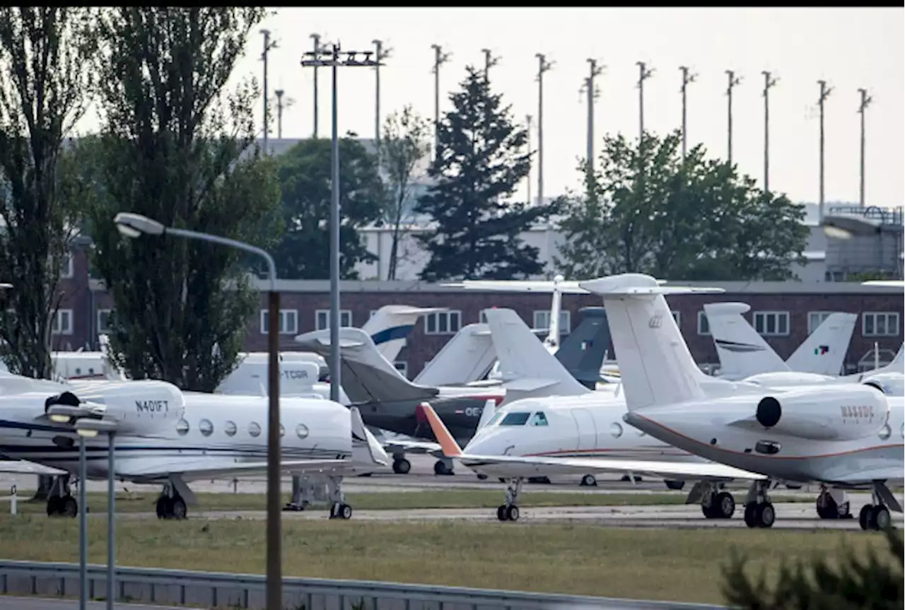 Politik & Gesellschaft - Privatjet-Debatte, Streikrecht-Umfrage, Lufthansa-Niederlage