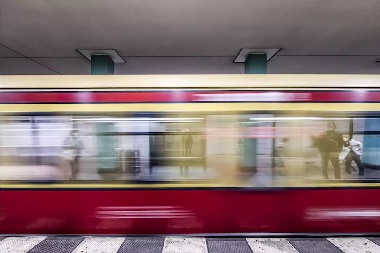 Schönhauser Allee: Person gerät unter Zug, Einschränkungen im S-Bahnverkehr