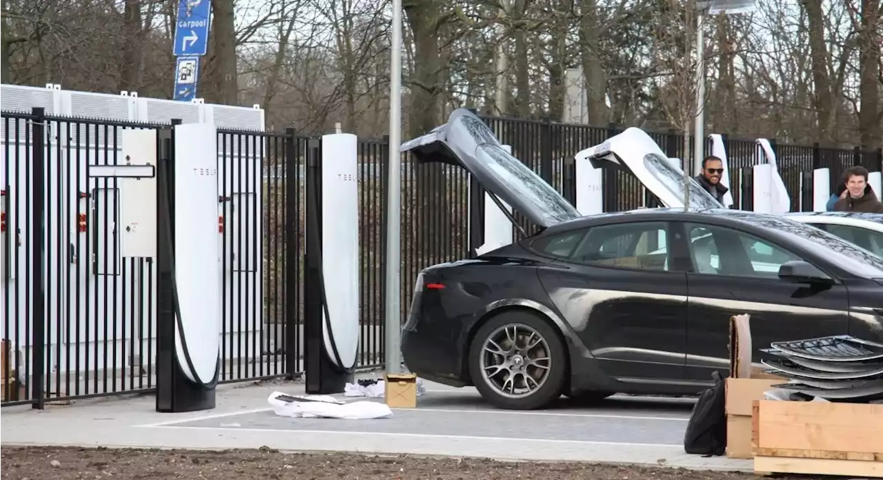 Tesla's next-generation Supercharger spotted in the Netherlands