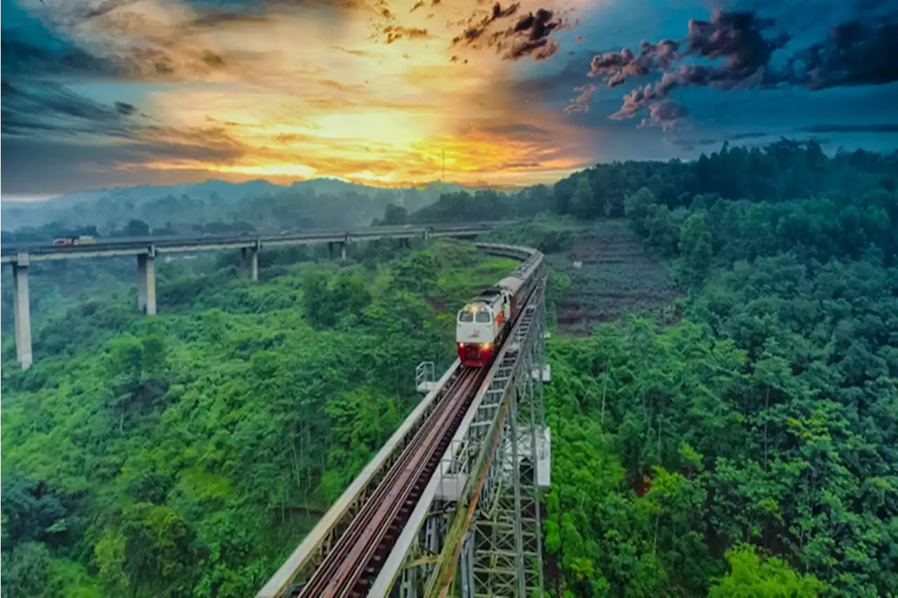 Perjalanan KA Pangrango Bogor-Sukabumi Batal, Jalur Rel Longsor!