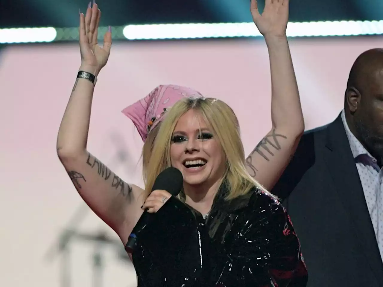 'Get the f*** off': Avril Lavigne deals with topless stage invader at 2023 Juno Awards