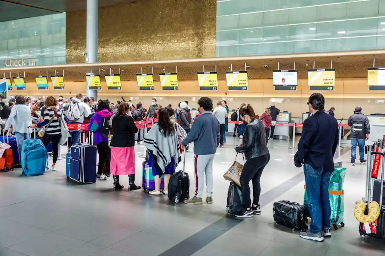 Migración recomienda llegar cuatro horas antes de su vuelo en Aeropuerto El Dorado