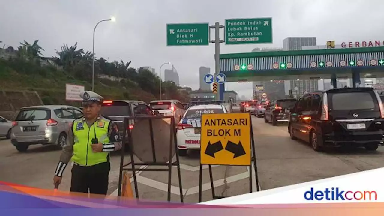 Lalu Lintas di Gerbang Tol Cilandak ke arah Antasari Jaksel Macet Pagi Ini