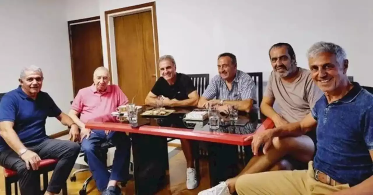 Visita de los campeones a Bilardo