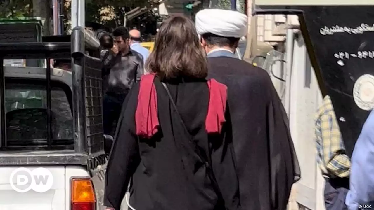 رونمایی از طرح 'مجازات کشف حجاب'؛ بطلان حقوق شهروندی – DW – ۱۴۰۱/۱۲/۲۴