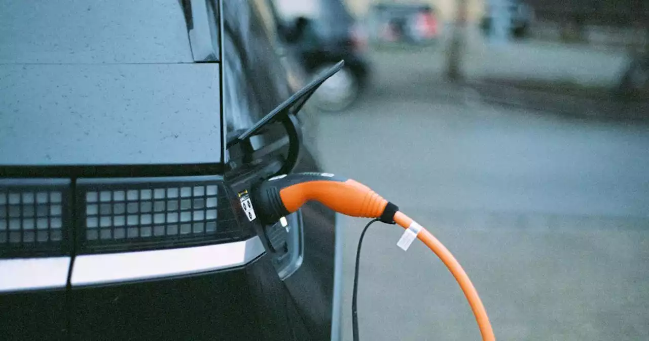 US government opens $2.5 biilion in funding for community EV chargers | Engadget