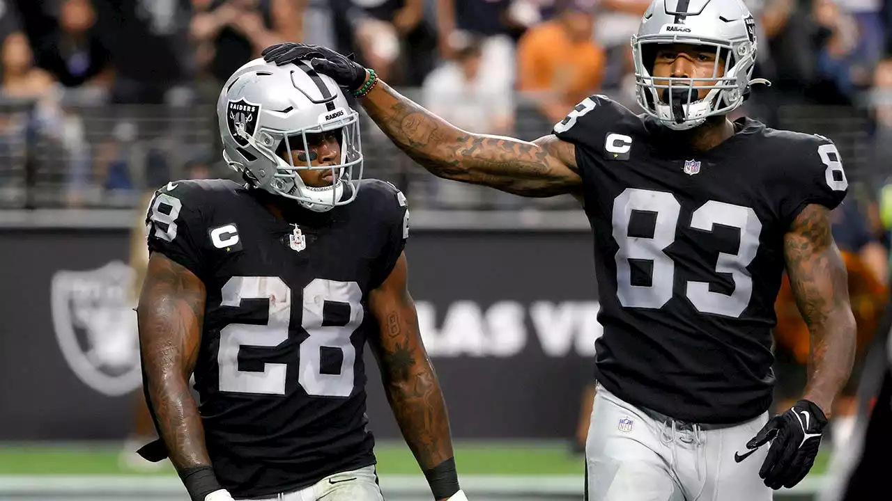 Raiders' Josh Jacobs appears frustrated after team reportedly trades star tight end: 'S--ts sad'