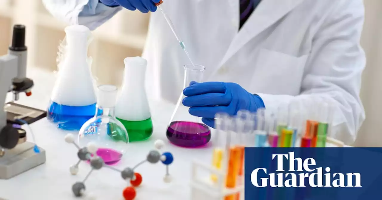 1,100 scientists and students barred from UK amid China crackdown