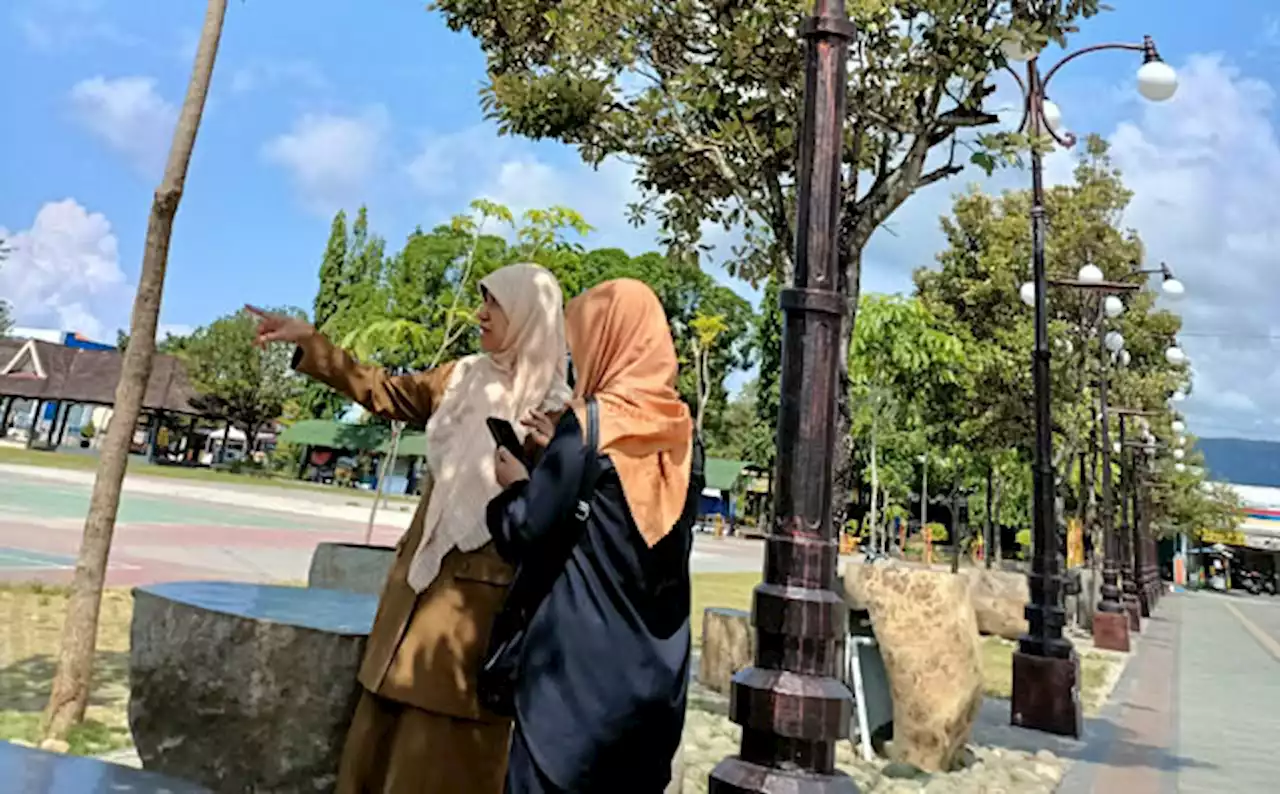 Lampu Alun-Alun dan Bollard Dirusak